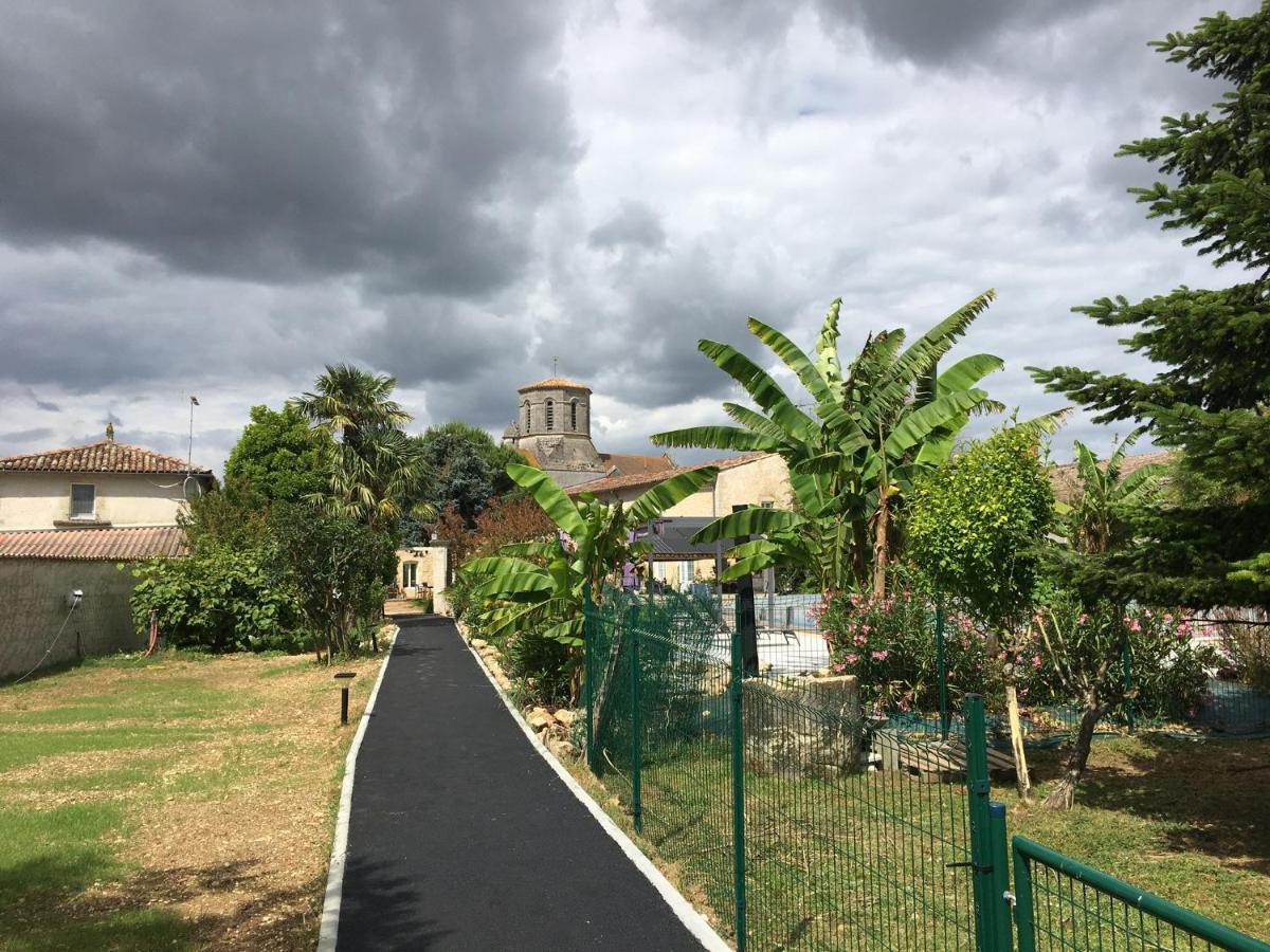 Gites Jardin-Darcy - Piscine Au Sel Bois Exterior photo