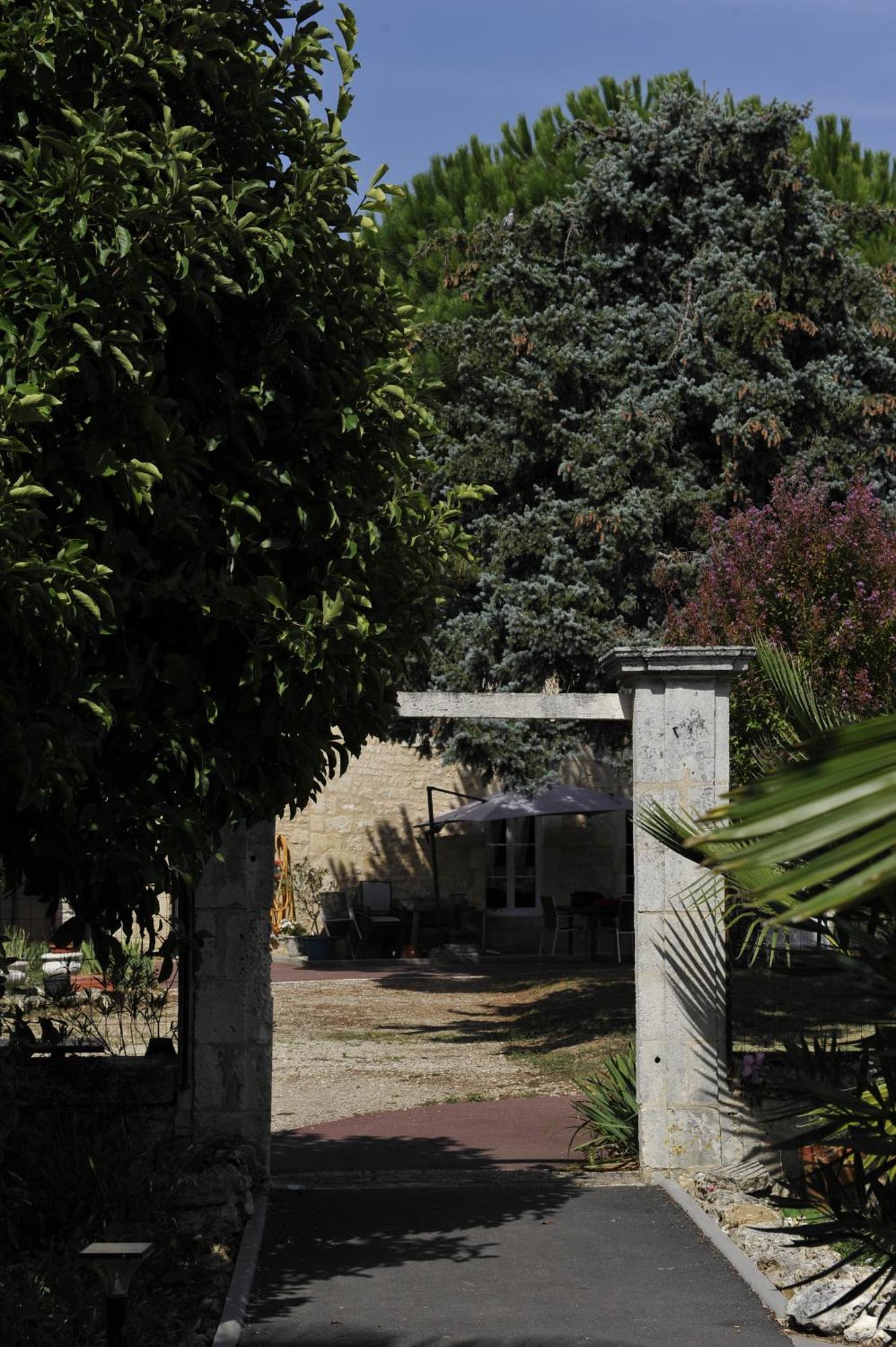 Gites Jardin-Darcy - Piscine Au Sel Bois Exterior photo